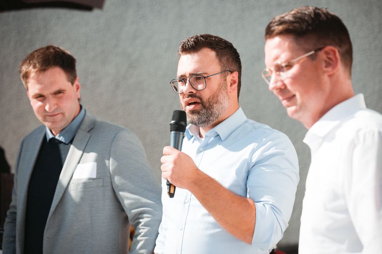 Opening Speech of Managing Director Michael Münch and Business Unit Directors Constantin Bartnitzek and Sebastian Bürkmann at International Distributor Days (from left to right)