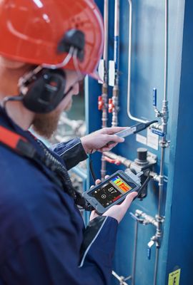 Leak detection of compressed air system with ultrasonic testing device and airborne senso Leak detection of compressed air system with ultrasonic testing device and airborne senso