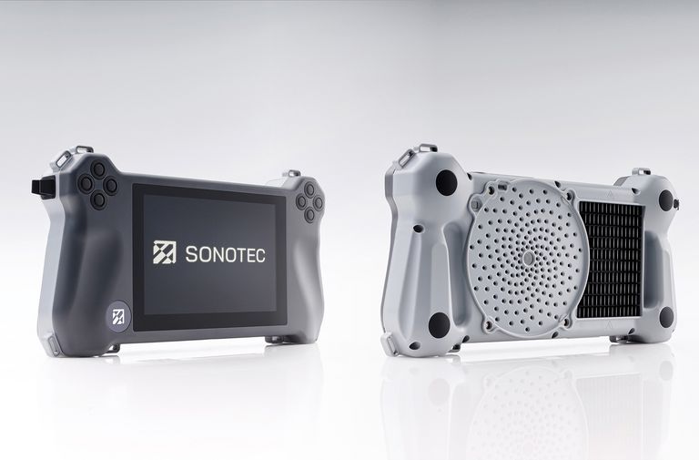 SONASCREEN Handheld-Device with a large display and 176 microphone beamforming array